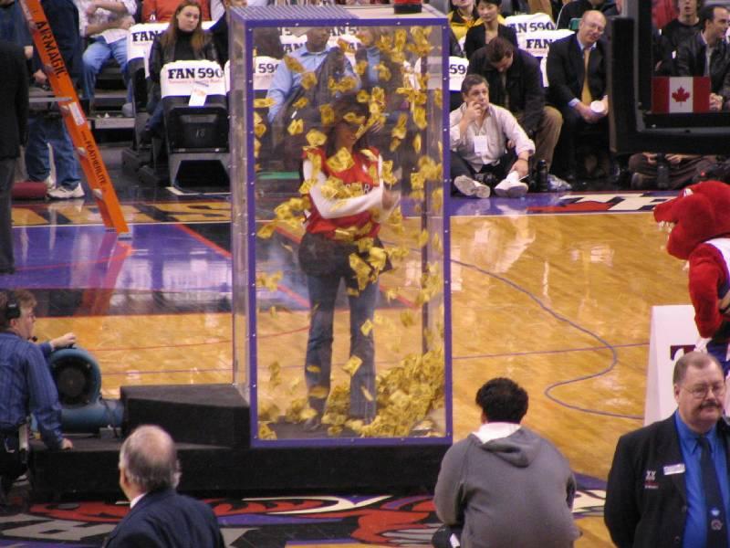 Raptors - 02.04.2005 071.jpg